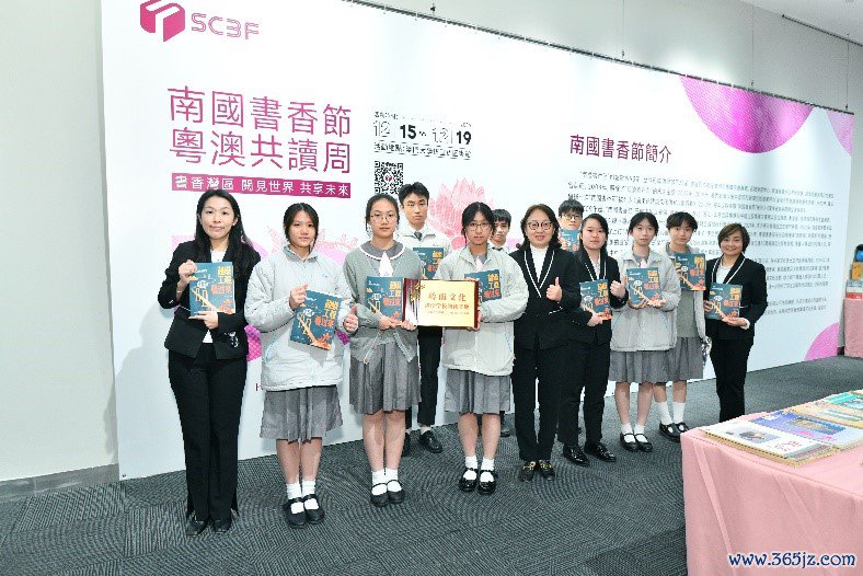 图为主理单元向多家社团和学校拯救典籍。主理方供图